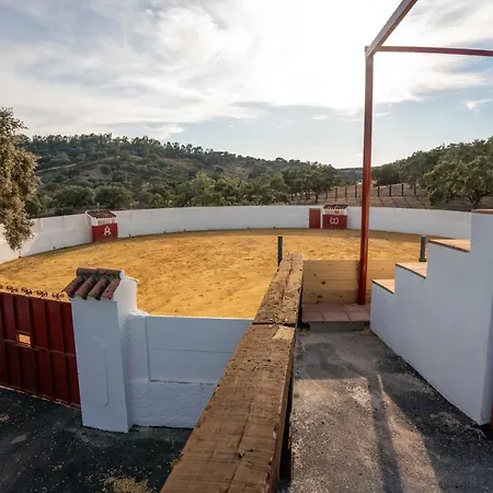 Hacienda Cantalapiedra Ferienhaus El Ronquillo